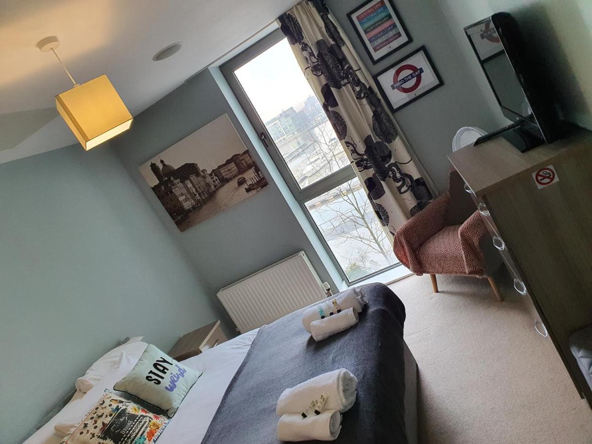 Luxury Apartment Marina Views At Titanic Quarter Belfast Bagian luar foto