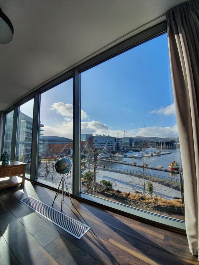 Luxury Apartment Marina Views At Titanic Quarter Belfast Bagian luar foto