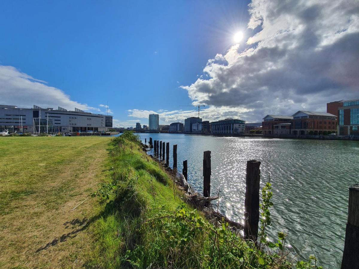 Luxury Apartment Marina Views At Titanic Quarter Belfast Bagian luar foto