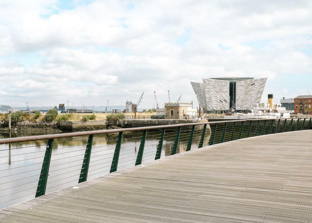 Luxury Apartment Marina Views At Titanic Quarter Belfast Bagian luar foto